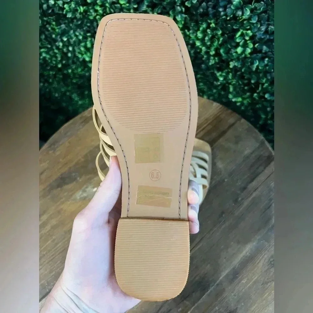 Beast Fashion Sandal - Size 6.5 New - Picture 5 of 5